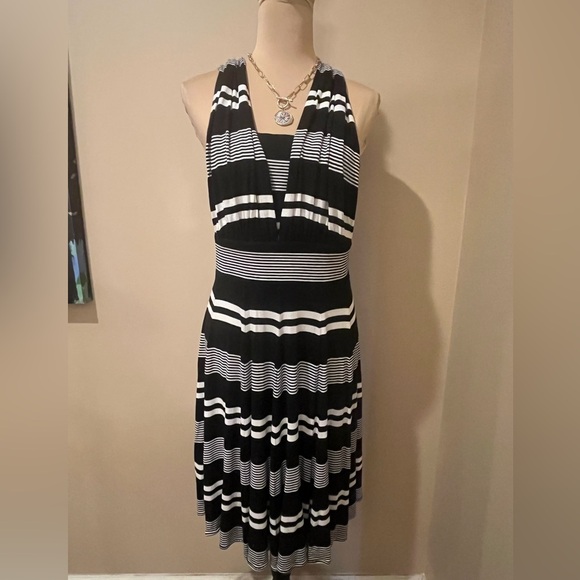 WHBM convertible dress (sleeveless, two shoulder, one shoulder) Size 14 - Picture 4 of 10